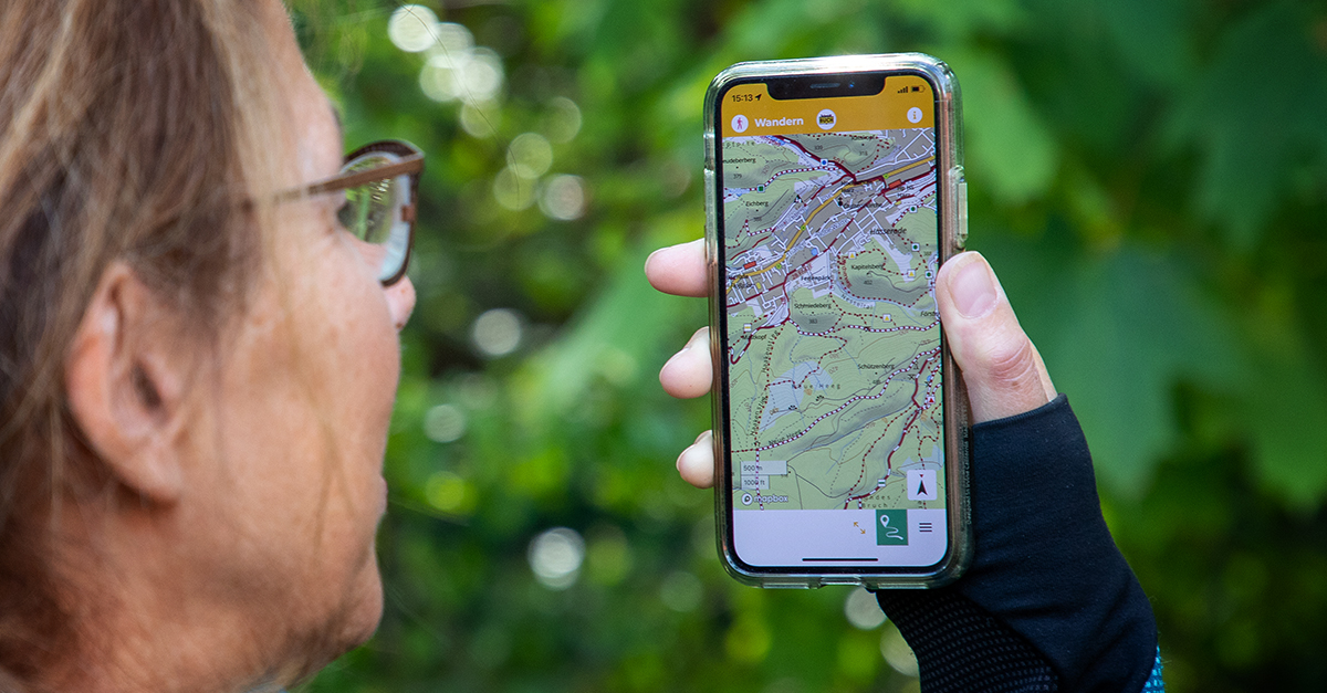 Die Lektorin präsentiert die App KartoGuide Harz
